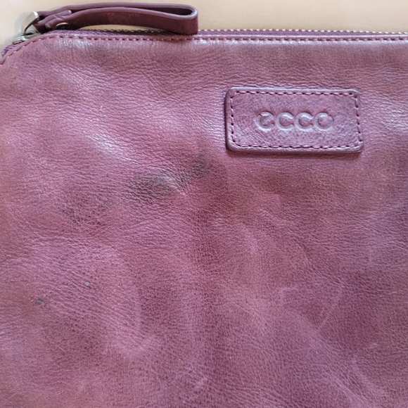 Mulberry Coloured Leather ECCO Crossover Bag - Picture 6 of 6